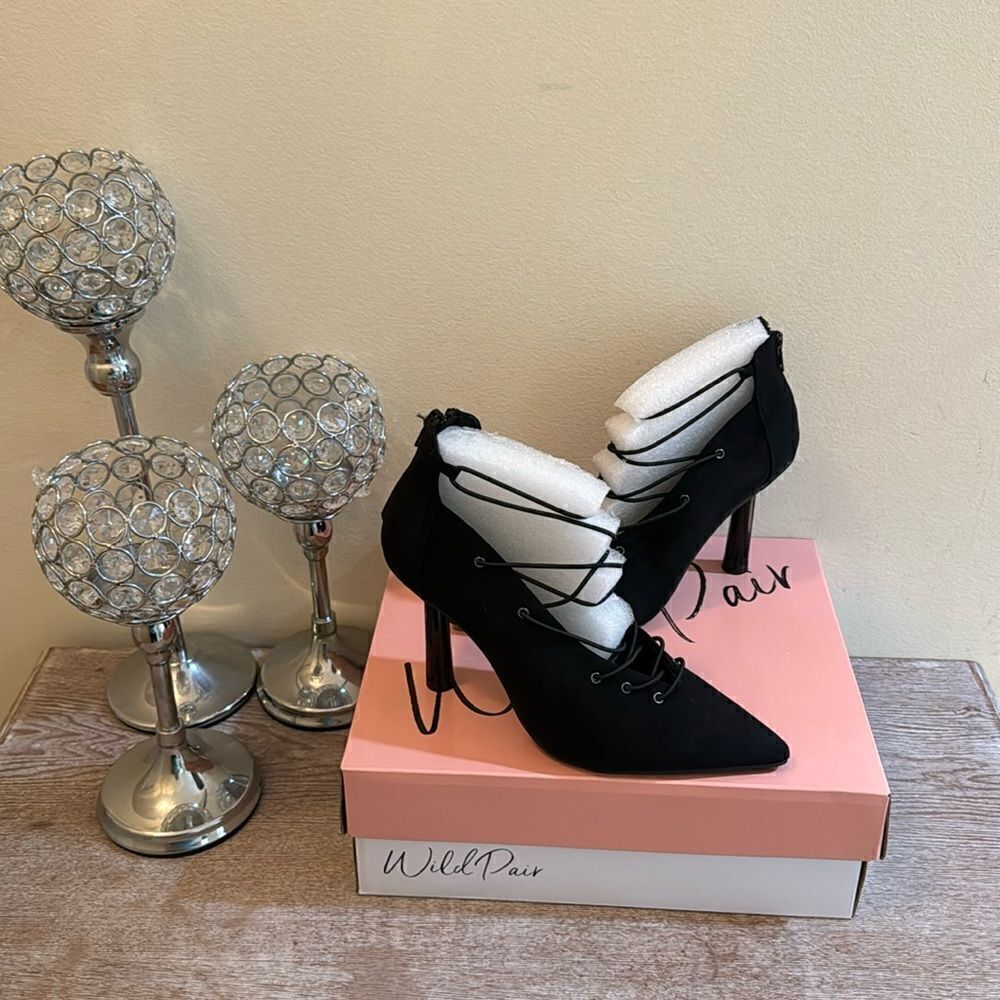 Wild Pair Dezmun Lace-Up Dress Pumps- Black MC- Size 6 M- NIB